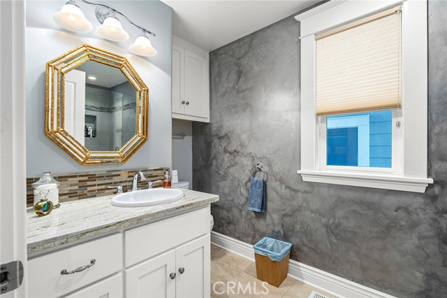 2176 Bidwell Avenue, Chico CA: https://media.crmls.org/medias/58a4ce89-c922-4621-8bda-ad319f1e5493.jpg