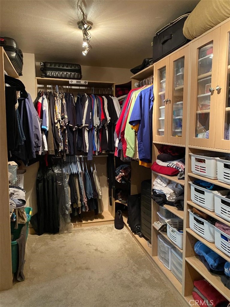 https://media.crmls.org/medias/58a4dd06-b403-43d1-aaac-c7dc60bc8f8f.jpg?preset=X-Large