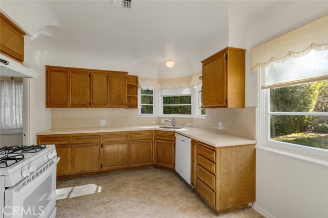 Detail Gallery Image 4 of 12 For 12341 Laurel Terrace Dr, Studio City,  CA 91604 - 2 Beds | 1/1 Baths