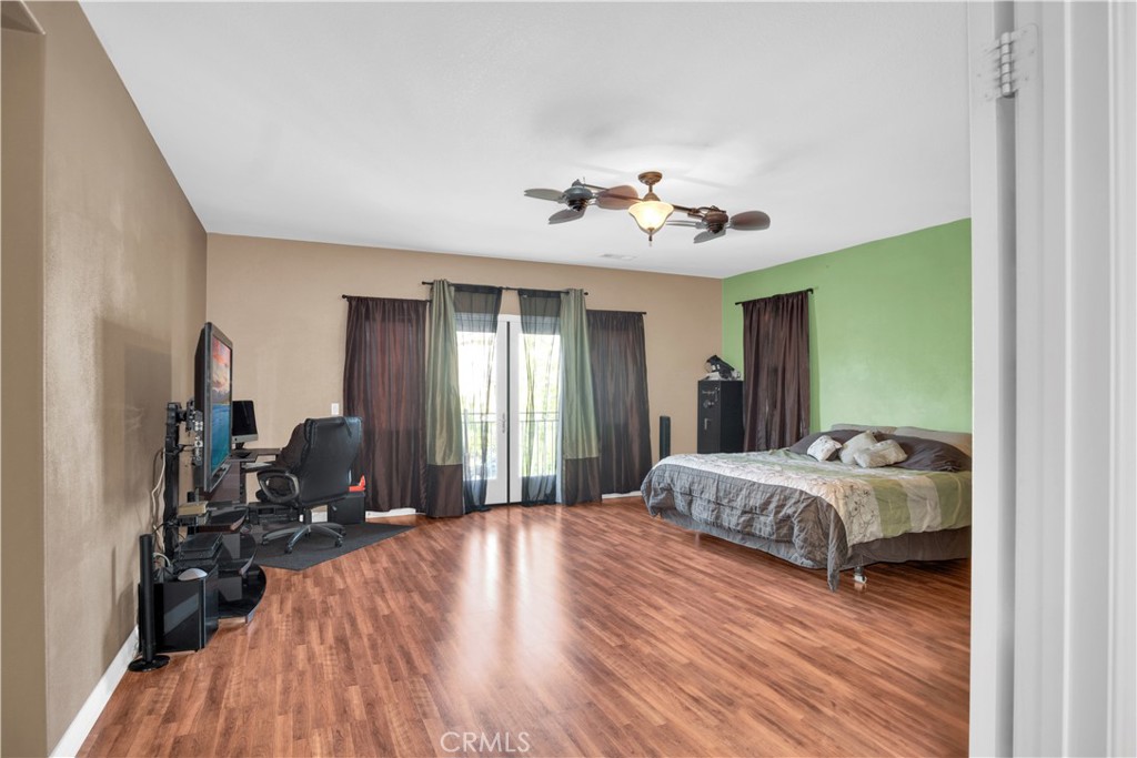 https://media.crmls.org/medias/58a61c4a-2d8b-4ed6-952d-7cd1284bd848.jpg?preset=X-Large