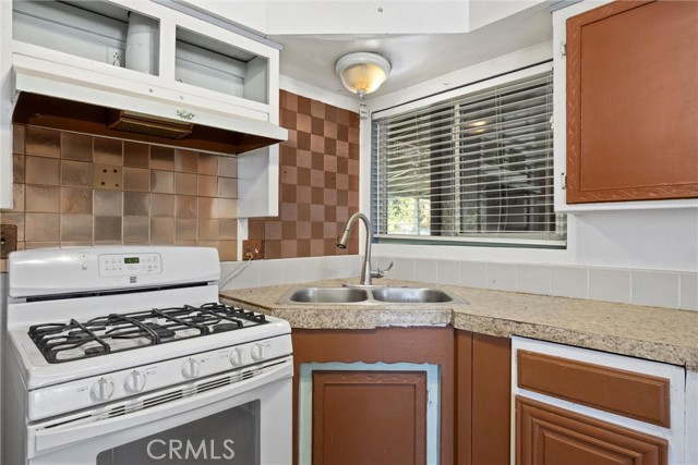 Detail Gallery Image 9 of 29 For 205 Suzanne Ln, Taft,  CA 93268 - 4 Beds | 2 Baths