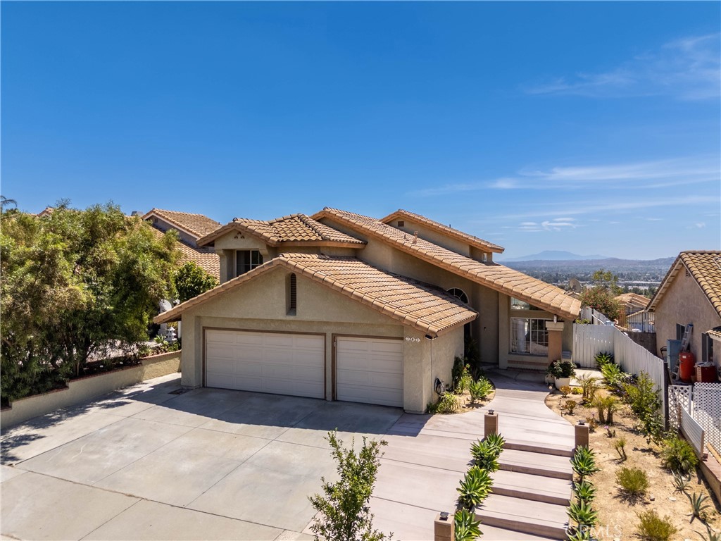 741 La Loma Lane