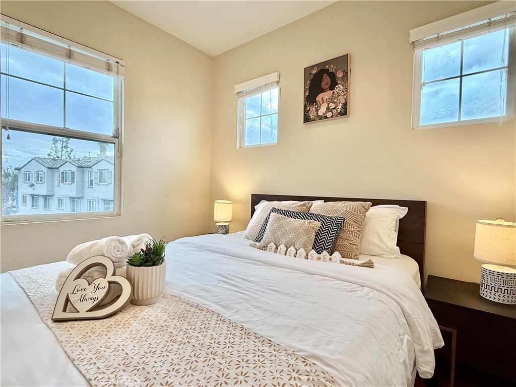 MLS #OC25256183 image #33