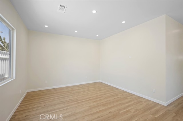 8302 Webb Avenue, Sun Valley CA: https://media.crmls.org/medias/58aa2e9a-f7a1-4826-8dd9-06165c1a9314.jpg