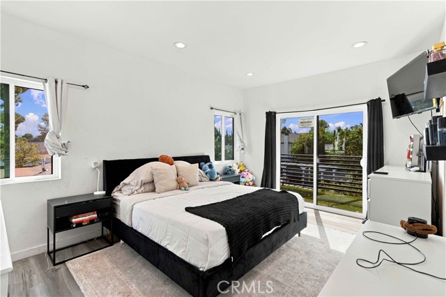 8633 Zelzah photo 17