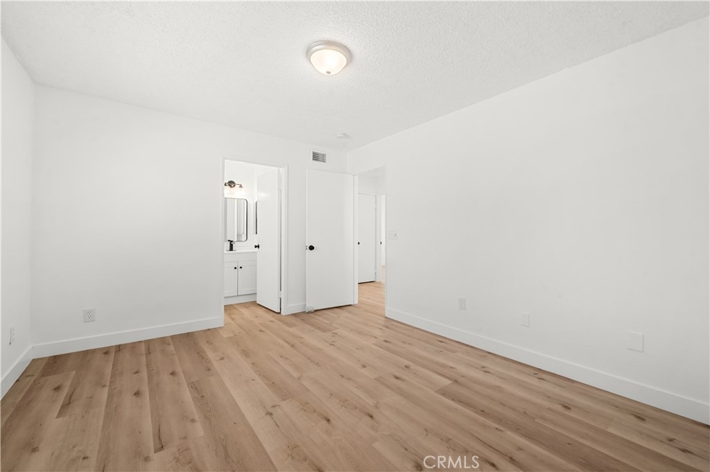 https://media.crmls.org/medias/58ab0ffc-b3b4-4811-ae1e-ab769b519679.jpg?preset=X-Large