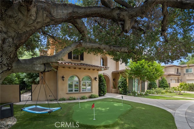 putting green in front yard