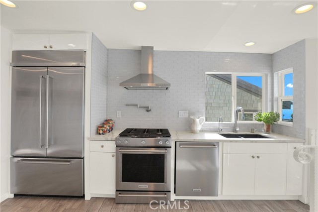 Detail Gallery Image 5 of 23 For 2510 Glenneyre St, Laguna Beach,  CA 92651 - 3 Beds | 3 Baths