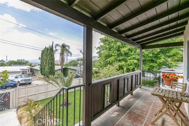 10630 Samoa Avenue, Tujunga CA: https://media.crmls.org/medias/58ab70be-748f-480a-a6d4-9a681e5b2777.jpg