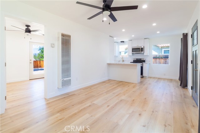 2123 Navarro Avenue, Altadena CA: https://media.crmls.org/medias/58abf808-cf32-4d78-ab0b-43ec534d74eb.jpg
