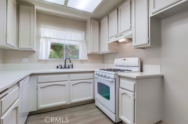 12874 Sycamore Village Drive, Norwalk CA: https://media.crmls.org/medias/58ad5aa5-e05c-4090-8419-a5e239a8394d.jpg