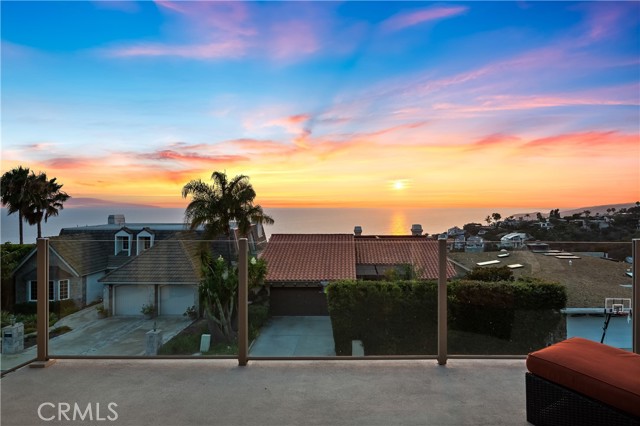 Detail Gallery Image 3 of 59 For 733 Pelican Dr, Laguna Beach,  CA 92651 - 3 Beds | 2/1 Baths