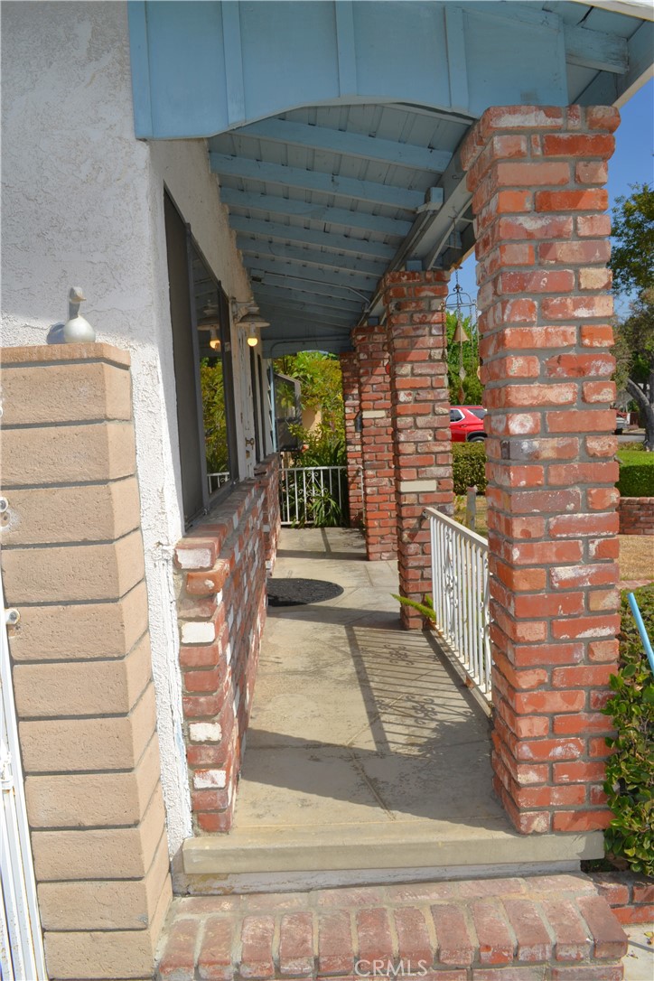 https://media.crmls.org/medias/58b149ea-cceb-4ca1-bde7-5575525e8096.jpg?preset=X-Large