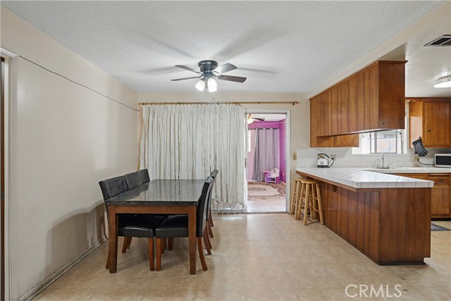 260 E Whittier Avenue, Hemet CA: https://media.crmls.org/medias/58b185fb-4c82-41e3-a11c-e8496b90bee9.jpg