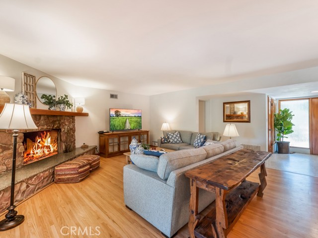 10335 Sylvia Avenue, Porter Ranch CA: https://media.crmls.org/medias/58b2134b-3b5e-4c96-8197-cc43c9194919.jpg