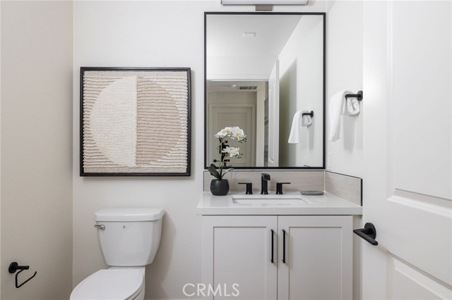 414 Main Street, Huntington Beach CA: https://media.crmls.org/medias/58b2c698-6797-4721-836e-db8f97369f3a.jpg