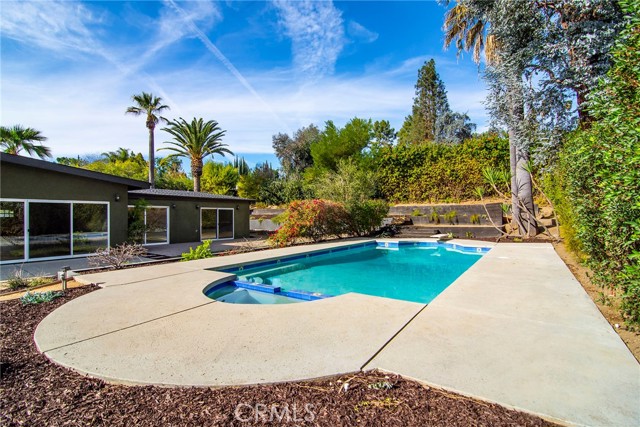 Detail Gallery Image 32 of 40 For 4614 Sendero Pl, Tarzana,  CA 91356 - 5 Beds | 3/1 Baths