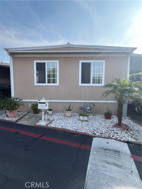 Detail Gallery Image 4 of 49 For 1081 Arrow Hwy, Azusa,  CA 91702 - 3 Beds | 2 Baths