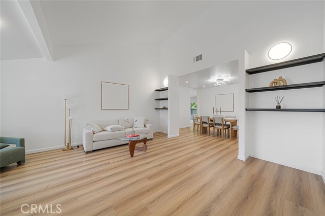 Detail Gallery Image 3 of 21 For 12930 Gilmore Ave, Los Angeles,  CA 90066 - 3 Beds | 2 Baths