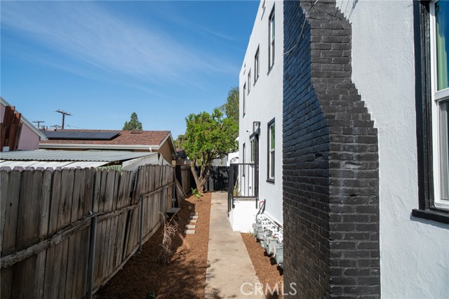415 W Pine Street, Santa Ana CA: https://media.crmls.org/medias/58b6b1a8-d558-4fea-b630-39843be77c11.jpg