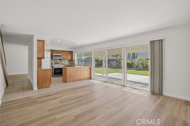 14652 Devonshire Avenue, Tustin CA: https://media.crmls.org/medias/58b6cfcf-efa7-456a-9b87-3a1a12521faa.jpg