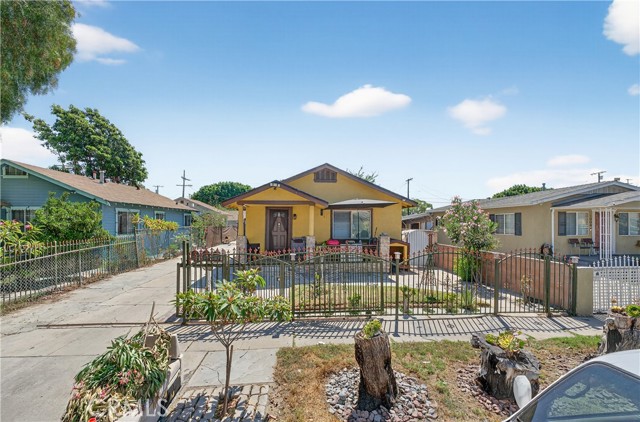1008 E 74th Street, Los Angeles CA: https://media.crmls.org/medias/58b7939f-d31b-441a-9823-b9f991bec259.jpg