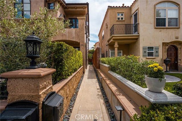 Detail Gallery Image 37 of 40 For 604 1/2 Marigold Ave #B,  Corona Del Mar,  CA 92625 - 3 Beds | 3 Baths