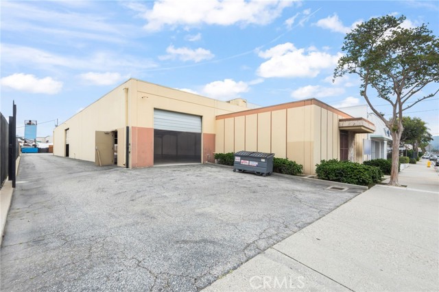 Image 4 of 37 For 10885 Thienes Avenue