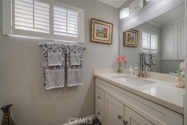 Detail Gallery Image 12 of 58 For 30212 Clear Water Dr, Canyon Lake,  CA 92587 - 4 Beds | 3 Baths