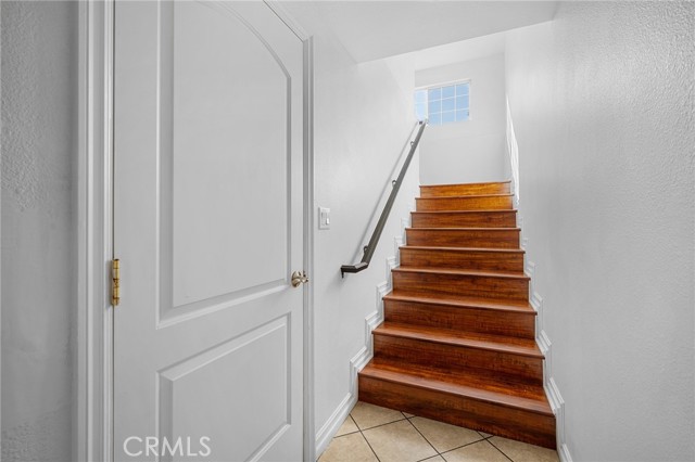 Detail Gallery Image 4 of 30 For 6831 Valmont St #1,  Tujunga,  CA 91042 - 3 Beds | 2/1 Baths