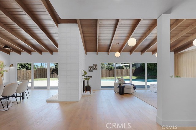 23616 Mariano Street, Woodland Hills CA: https://media.crmls.org/medias/58b93fc0-14fe-4991-8dff-bc4eb23dbe31.jpg