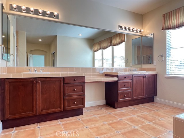 Detail Gallery Image 20 of 35 For 12390 Fairbanks, Tustin,  CA 92782 - 5 Beds | 3/1 Baths
