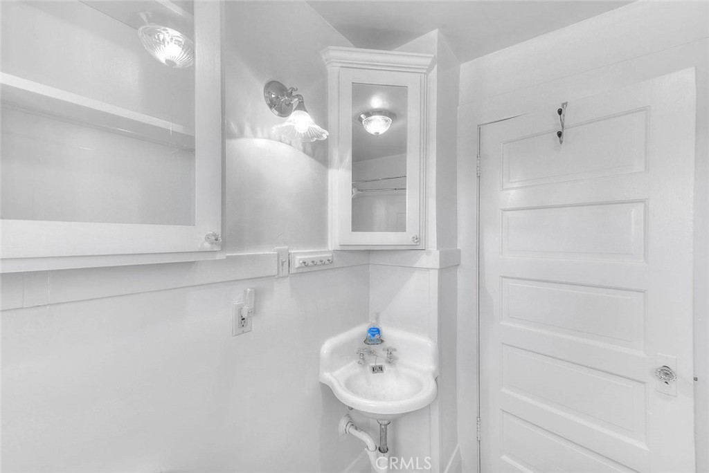 https://media.crmls.org/medias/58bacfec-9cc5-4a14-8e8c-fbf008c725eb.jpg?preset=X-Large