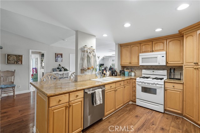 Detail Gallery Image 16 of 54 For 28442 Alder Peak, Canyon Country,  CA 91387 - 5 Beds | 3 Baths