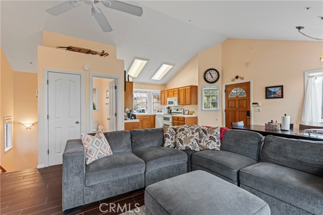 Detail Gallery Image 10 of 39 For 1285 Yukon Dr, Lake Arrowhead,  CA 92352 - 3 Beds | 2/1 Baths
