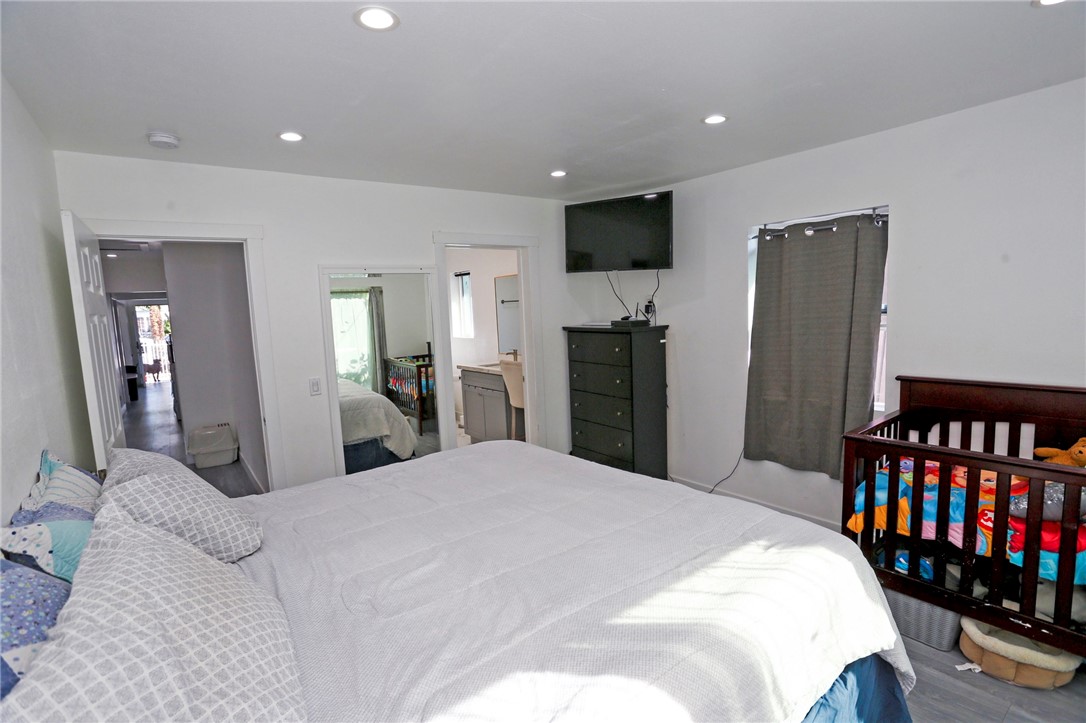 Detail Gallery Image 12 of 21 For 902 W 132nd St, Compton,  CA 90222 - 4 Beds | 2/1 Baths