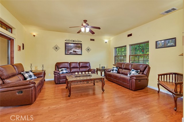 Detail Gallery Image 7 of 20 For 2601 Surrey, Modesto,  CA 95355 - 4 Beds | 4 Baths
