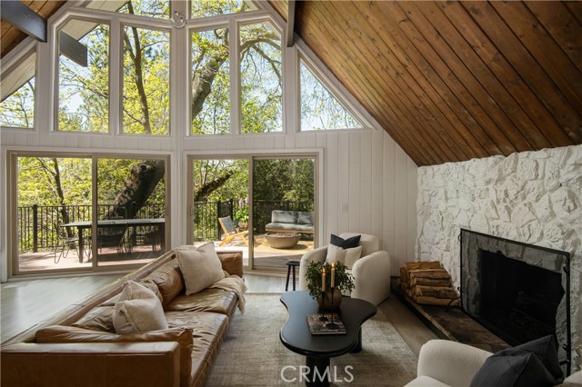 Detail Gallery Image 1 of 25 For 27663 North Bay Rd, Lake Arrowhead,  CA 92352 - 4 Beds | 3 Baths