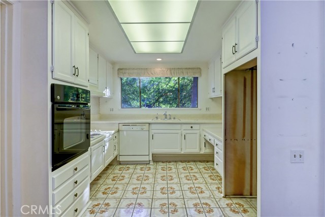 Detail Gallery Image 15 of 56 For 2009 via Mariposa #D,  Laguna Woods,  CA 92637 - 2 Beds | 2 Baths