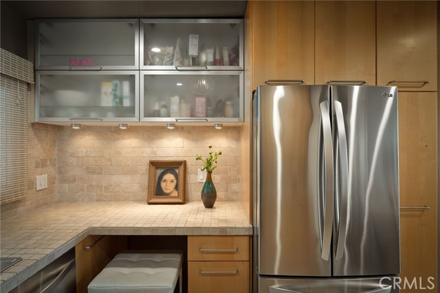 837 N West Knoll Drive, West Hollywood CA: https://media.crmls.org/medias/58bef204-1224-407d-a39b-32ee545bb466.jpg