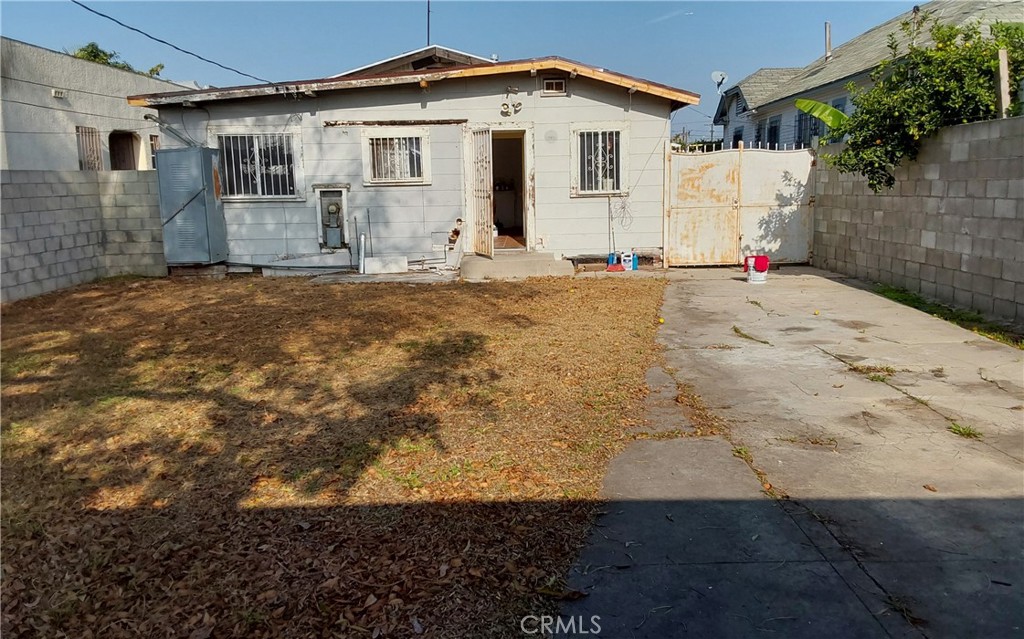 https://media.crmls.org/medias/58bf28ab-c879-4d42-968a-d2cc10839869.jpg?preset=X-Large