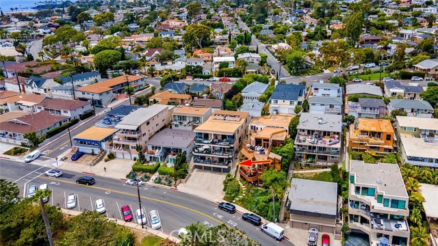 Detail Gallery Image 4 of 33 For 174 Cliff Dr #F,  Laguna Beach,  CA 92651 - 2 Beds | 2 Baths