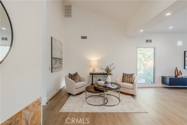 Detail Gallery Image 9 of 35 For 2207 Golden Cir, Newport Beach,  CA 92660 - 4 Beds | 2/1 Baths