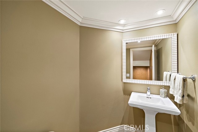 Detail Gallery Image 5 of 22 For 19 Kamalii Ct #257,  Newport Beach,  CA 92663 - 2 Beds | 2/1 Baths