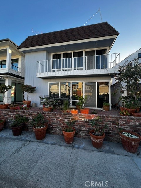 Detail Gallery Image 1 of 1 For 110 Coral Ave, Newport Beach,  CA 92662 - 4 Beds | 4/1 Baths