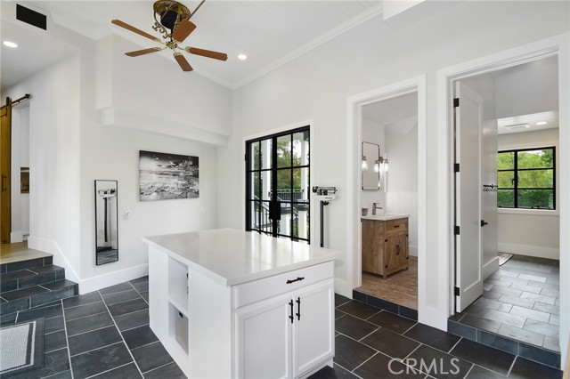 28845 Countryside Drive, Agoura Hills CA: https://media.crmls.org/medias/58c1137e-a978-4278-927b-97e6eb6558e9.jpg