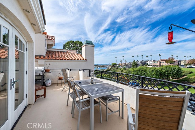 Detail Gallery Image 22 of 26 For 414 .5 Carnation Ave #UPPER,  Corona Del Mar,  CA 92625 - 3 Beds | 3 Baths