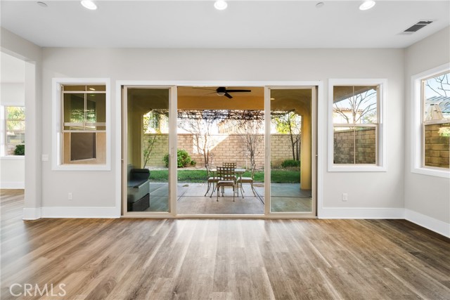 Detail Gallery Image 8 of 39 For 27606 Skylark Ln, Saugus,  CA 91350 - 5 Beds | 5/1 Baths