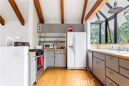 14818 Round Valley Drive, Sherman Oaks CA: https://media.crmls.org/medias/58c29c0d-ef2b-43c5-addb-0ac3620e8107.jpg