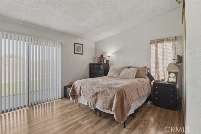 Detail Gallery Image 9 of 23 For 13886 San Gorgonio, Victorville,  CA 92392 - 2 Beds | 2 Baths